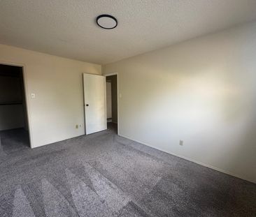Newley Renovated Duplex Close to Bower Mall!! - Photo 1