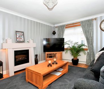 PETERBOROUGH - Photo 1