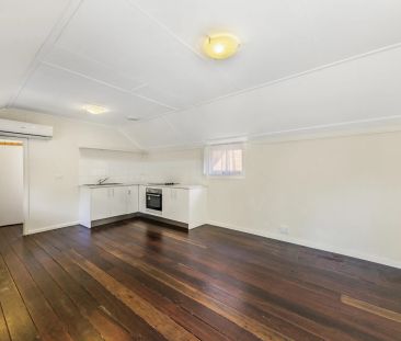 Private two bedroom apartment in prime location - Photo 1