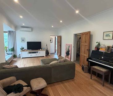 Family Home in Karori (4-bedrooms) - Photo 3