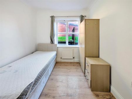 3 bedroom apartment to rent - Photo 2