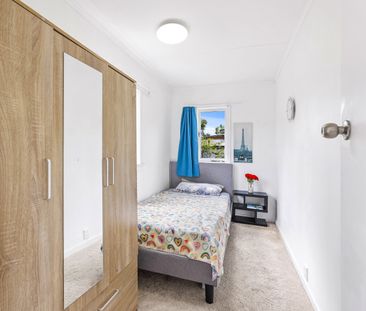 Neat & Tidy Three-Bedroom Home – Easy Low Maintenance Living - Photo 4