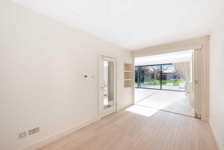 5 bedroom detached house to rent - Photo 2