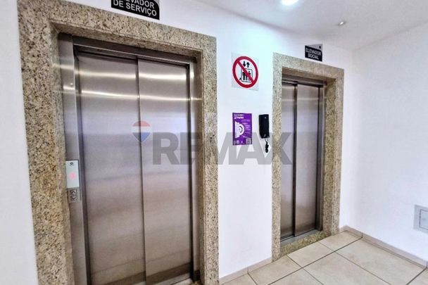 Excelente Apartamento/Studio MOBILIADO de 1 Quarto com Garagem Coberta próximo ao Independência Shopping - Foto 1