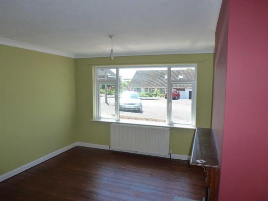 3 bedroom bungalow to rent - Photo 1