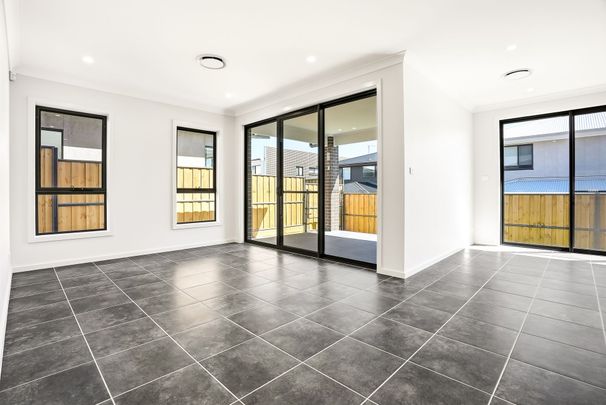 Stylish Contemporary Comfort in the Heart of Box Hill - Photo 1