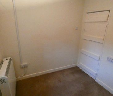 2 bedroom end of terrace house to rent - Photo 2