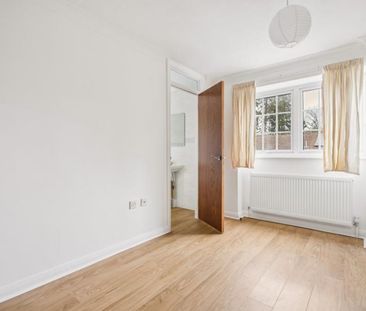 4 bedroom end of terrace house to rent - Photo 4