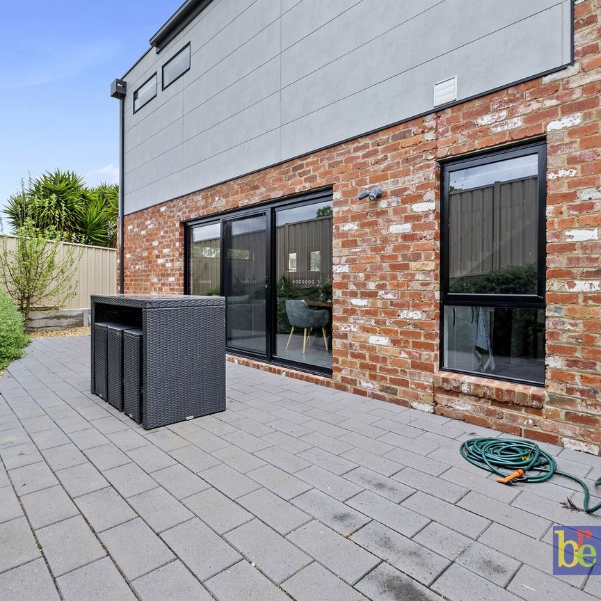 Modern Townhouse in Prime Bendigo Location - Photo 1