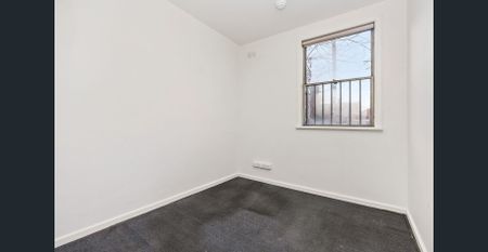 Prime Richmond Living – Hidden Gem in a Coveted Street! - Photo 2