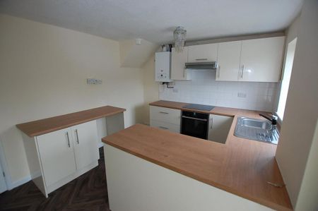 3 bedroom end of terrace house to rent - Photo 3