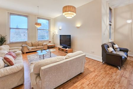 Room in a Shared House, Carlton Road, M16 - Photo 2