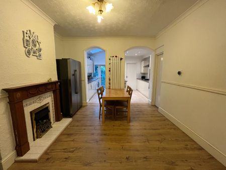 1 bedroom in a house share to rent - Photo 2