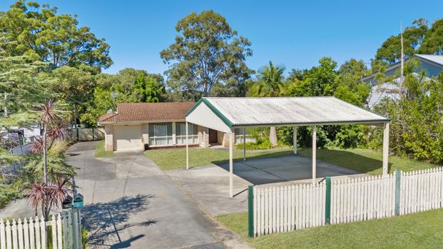 Spacious 3 Bedroom Home in Warnervale! - Photo 1
