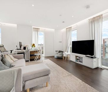 Two bed, 2 bathroom flat located in Nine Elms - Photo 2