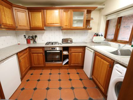 Flat to rent on - Photo 3