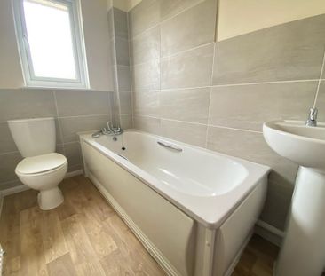 2 bedroom semi-detached house to rent - Photo 5