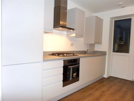 Clare Road, Stanwell, Staines - Photo 2