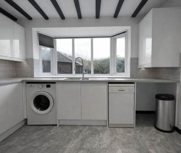 4 bedroom semi-detached bungalow to rent - Photo 4