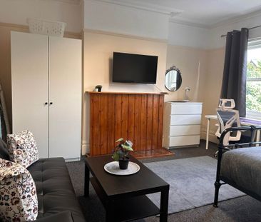 Room 2: 85 Epsom Road, Guildford, GU1 3PA - Photo 5