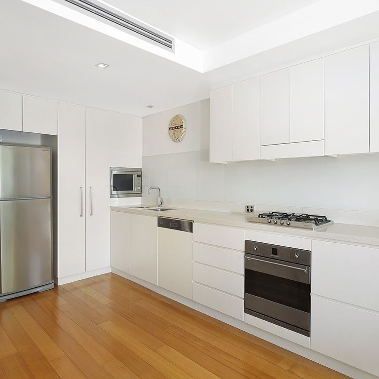 Stunning Double-Storey Apartment in the Heart of the CBD - Photo 1