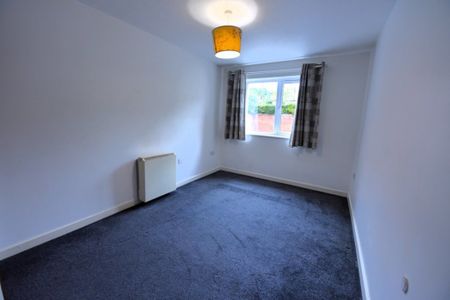 2 bedroom Flat in Flat 10, Leeds - Photo 5