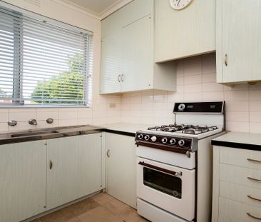 Roomy One Bedroom Apartment! - Photo 5