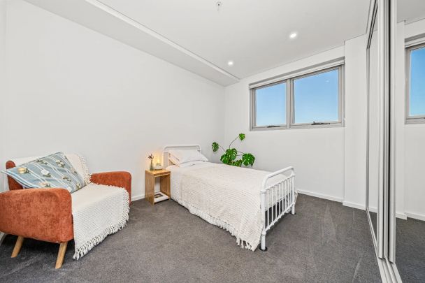 Modern Executive Living with Blue Mountains Views - Photo 1