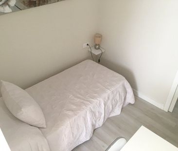 Habitación – Málaga – Cruz de Humilladero- Paseo de los Tilos – 350... - Photo 5