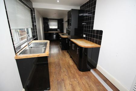 2 bedroom terraced house to rent - Photo 5