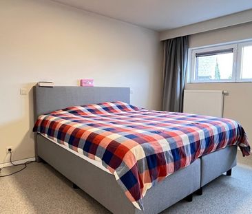 Duplex-appartement met twee slaapkamers en terras. Parking in kelde... - Photo 6