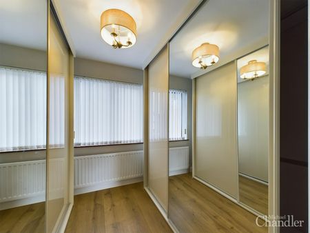 12 Belvoir Crescent, Belfast, BT8 7EJ - Photo 3