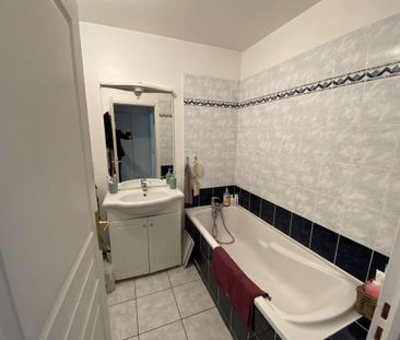 Location Appartement 3 pièces 71m² - Photo 3