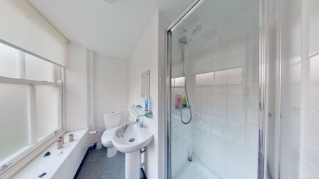 5 bedroom flat to rent - Photo 4