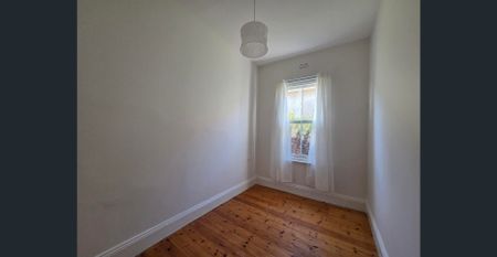 Cozy Villa in the Heart of Semaphore - Photo 5