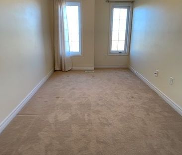 For Lease - 137 Four Seasons Crescent, Newmarket, Ontario - Photo 6