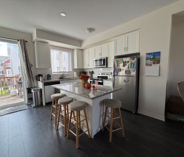 For Lease - 18 Hibiscus Lane, Hamilton, Ontario - Photo 2