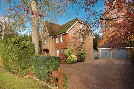 Seven bedroom home in private road close to St John's School. - Photo 2