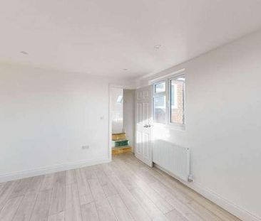 Bathurst Walk, Iver, SL0 - Photo 4