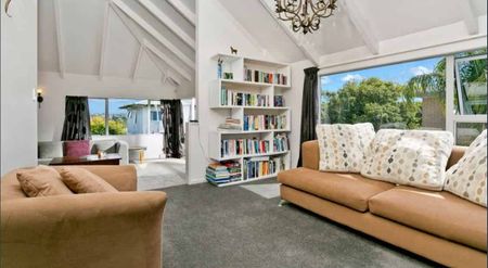 Beautiful Spacious Home - Photo 4