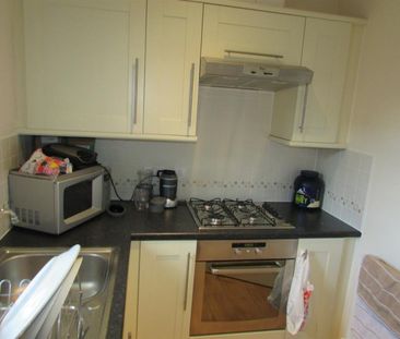 2 bedroom Flat To Let - Photo 5
