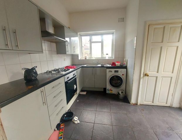 5 bedroom semi-detached house to rent - Photo 1