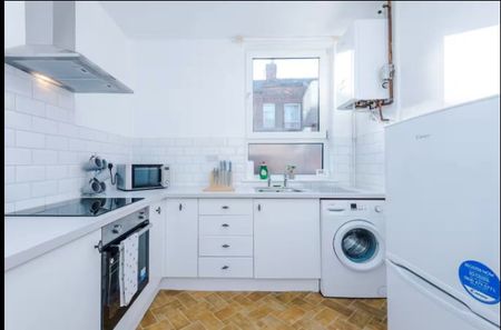 4 Bed Terraced House, Chandos Grove, M5 - Photo 3