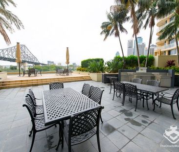 Unfurnished Two Bedroom Two Bathroom Apartment - Photo 3