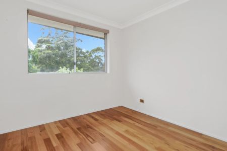 Spacious, Stunning, Conveniently Located Townhouse For Lease - Photo 4