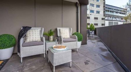 Luxury Furnished Apartment with One Secure Carpark - Photo 2