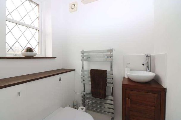 Kingston Avenue, Shoeburyness, Southend-on-sea, Essex, SS3 - Photo 1