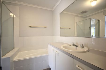 Two Bedroom Townhouse in Maroochydore! - Photo 5