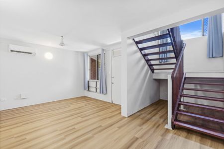 TIDY UNIT IN QUIET COMPLEX - Photo 3