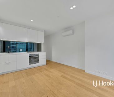 Modern 1-Bedroom Apartment in the Heart of Melbourne CBD! - Photo 6